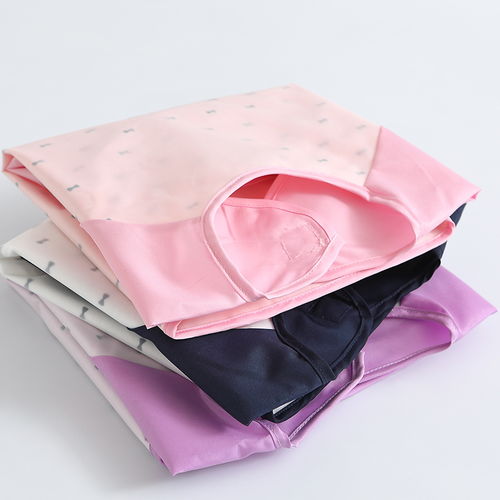 秋冬呵護，守護童趣 兒童防水罩衣與寶寶圍兜選購指南